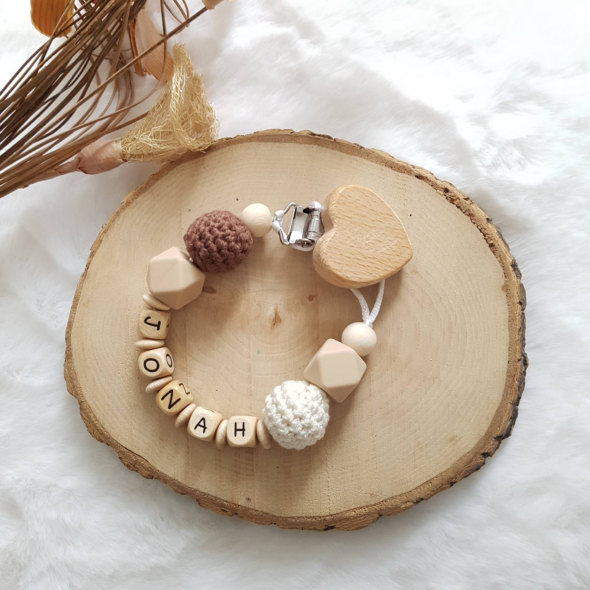 Schnullerkette Mit Namen | Personalisiert Neutral Babygeschenke Mitherzclips Schnullerkette Mit Namen | Personalisiert Neutral Babygeschenke Mitherzclips von Etsy - SchnullerkettenHaSi