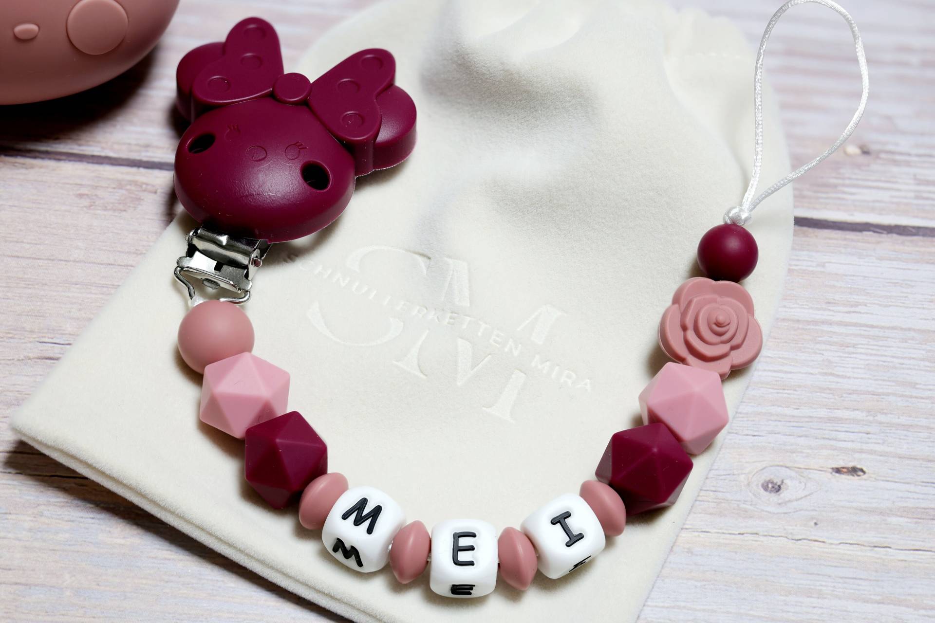 Schnullerkette Mit Namen Mädchen Schnullerkette Mit Namen Mädchen von Etsy - SchnullerkettenMira
