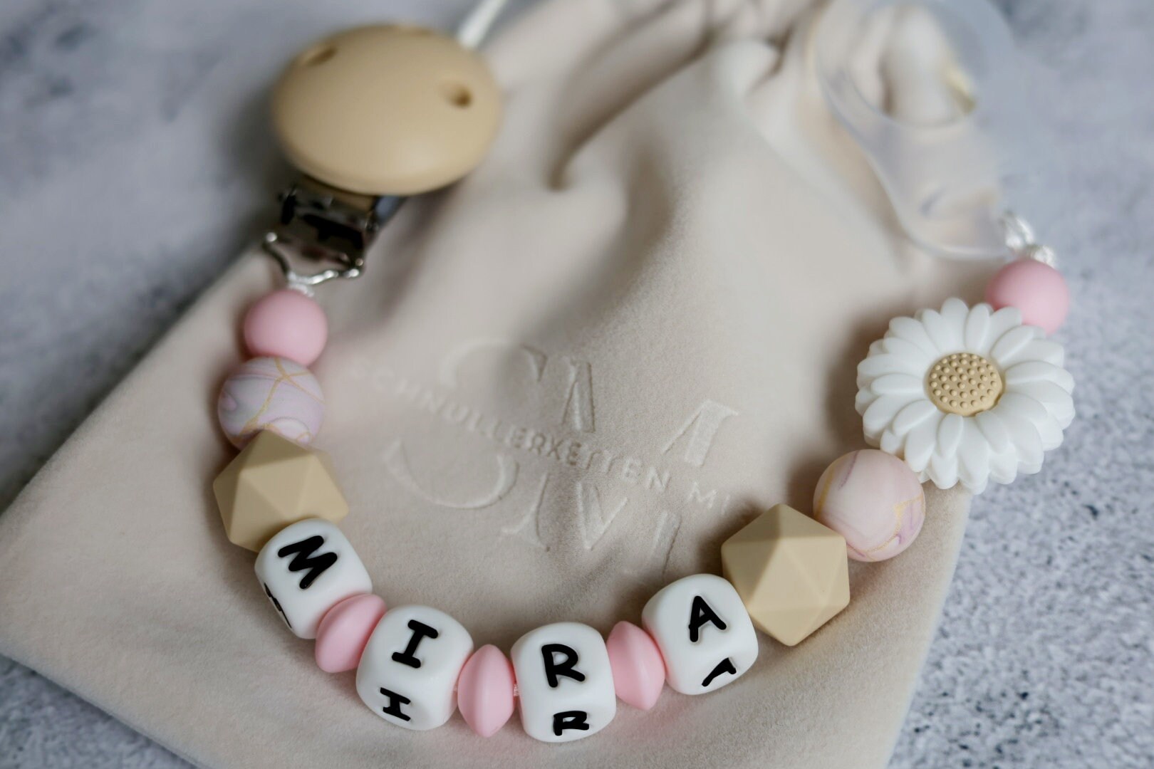 Schnullerkette Mit Namen Mädchen Schnullerkette Mit Namen Mädchen von Etsy - SchnullerkettenMira