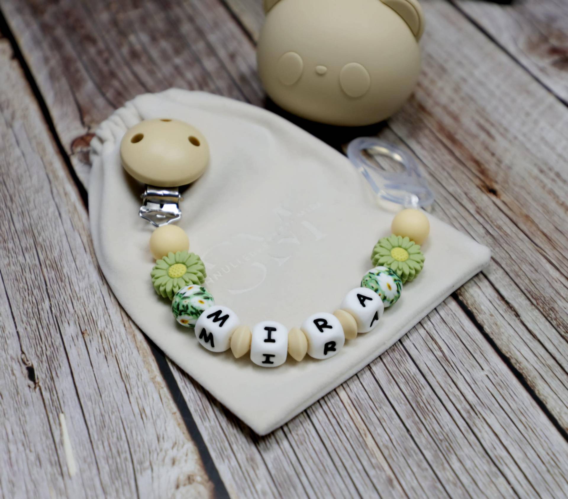 Schnullerkette Mit Namen Mädchen Schnullerkette Mit Namen Mädchen von Etsy - SchnullerkettenMira