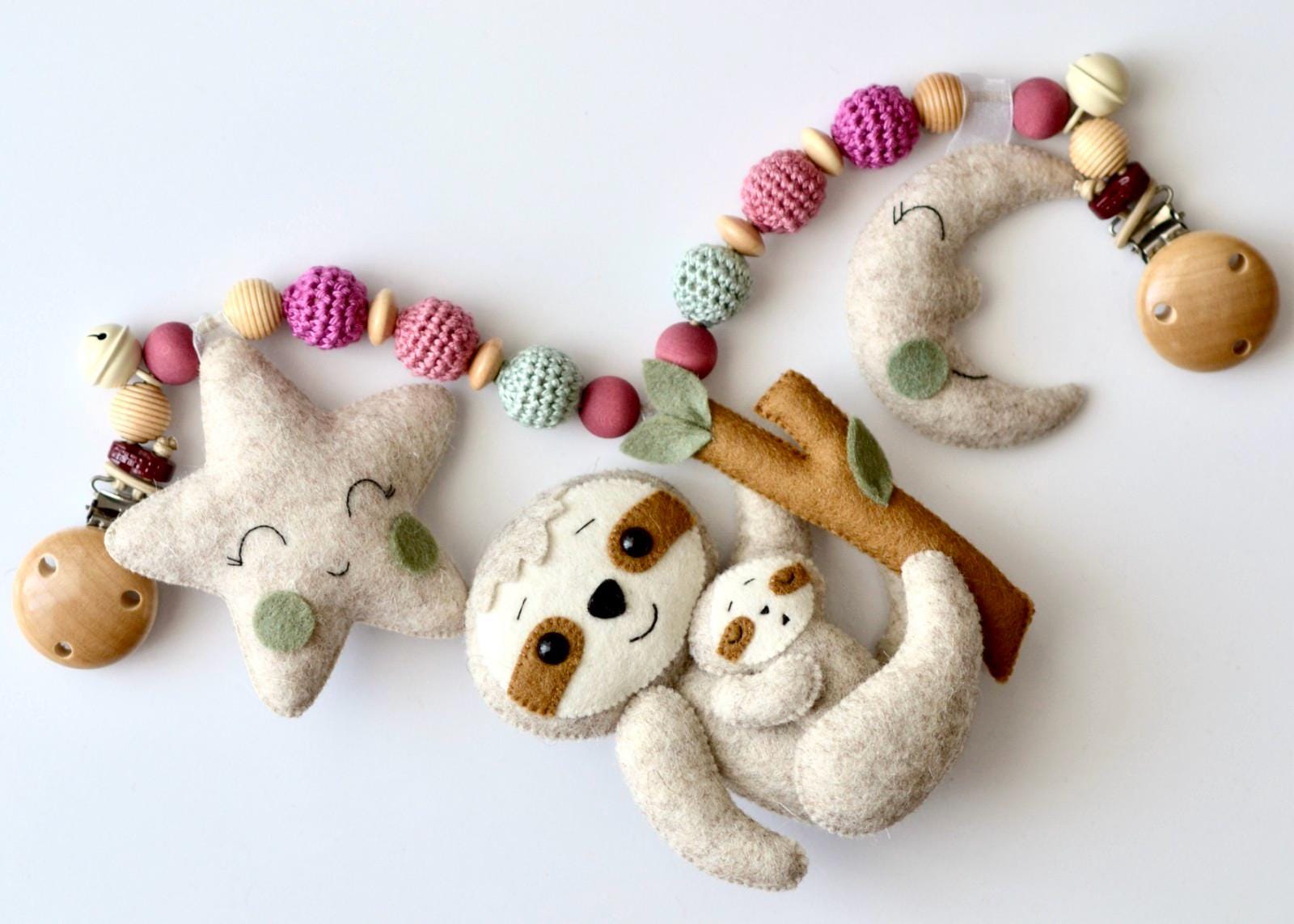 Kinderwagenkette Faultier Monstera Blatt Kinderwagenkette Faultier Monstera Blatt von Etsy - SchoeffBoutique