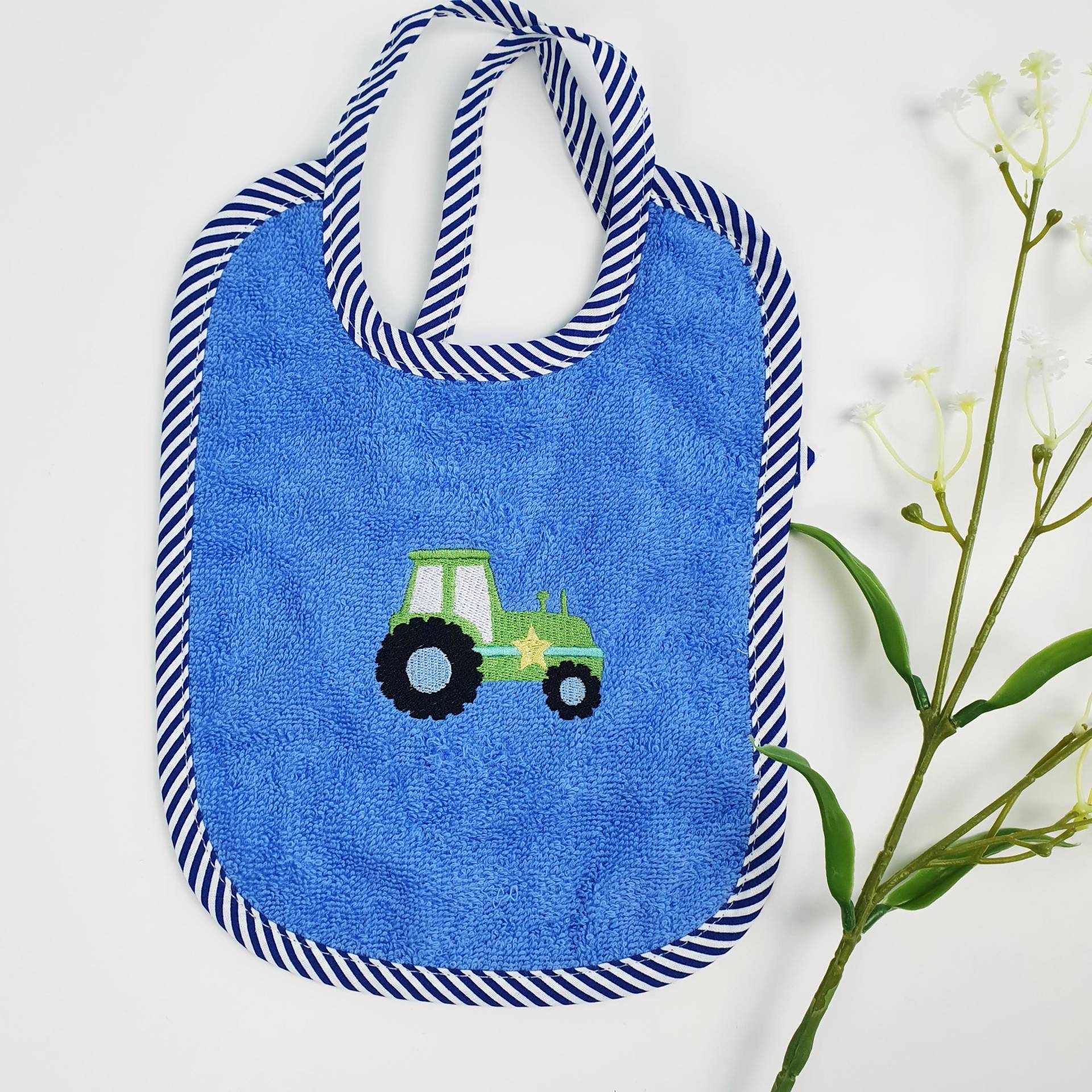 Baby Lätzchen Personalisiert Mit Name Und Traktor | Esslatz Babylatz Bindelatz Kleines Geburtsgeschenk Lieferung Schweiz Deutschland von Etsy - Scindarella