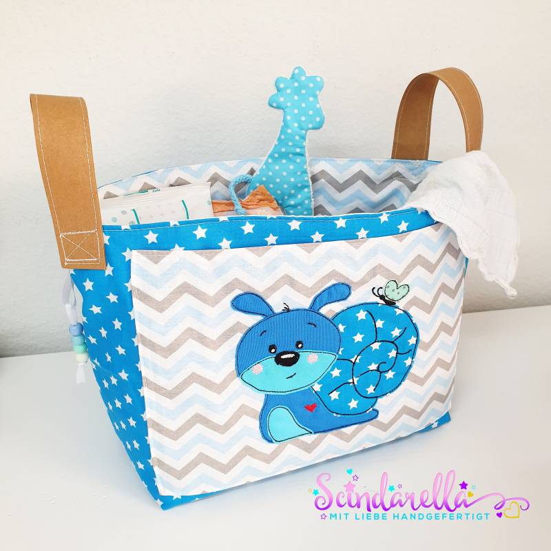 Windeltasche Schnecke Blau Personalisierbar Junge | Windelutensilo Wickeltisch Tasche Krimskramstasche Lieferung Schweiz Deutschland von Etsy - Scindarella