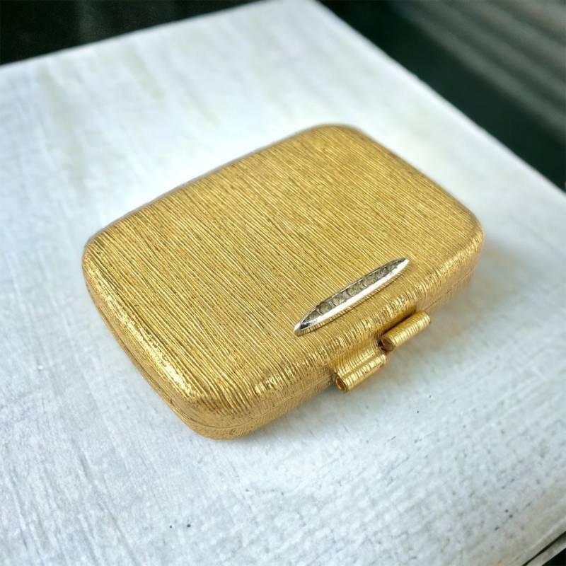Vintage Revlon Kompakter Spiegel, Goldfarbener Spiegel Mit Strass, Love Pat, Geldbörsenspiegel, Bestes Geschenk Für Sie Vintage Revlon Kompakter Spiegel, Goldfarbener Spiegel Mit Strass, Love Pat, Geldbörsenspiegel, Bestes Geschenk Für Sie von Etsy - SecondActShop