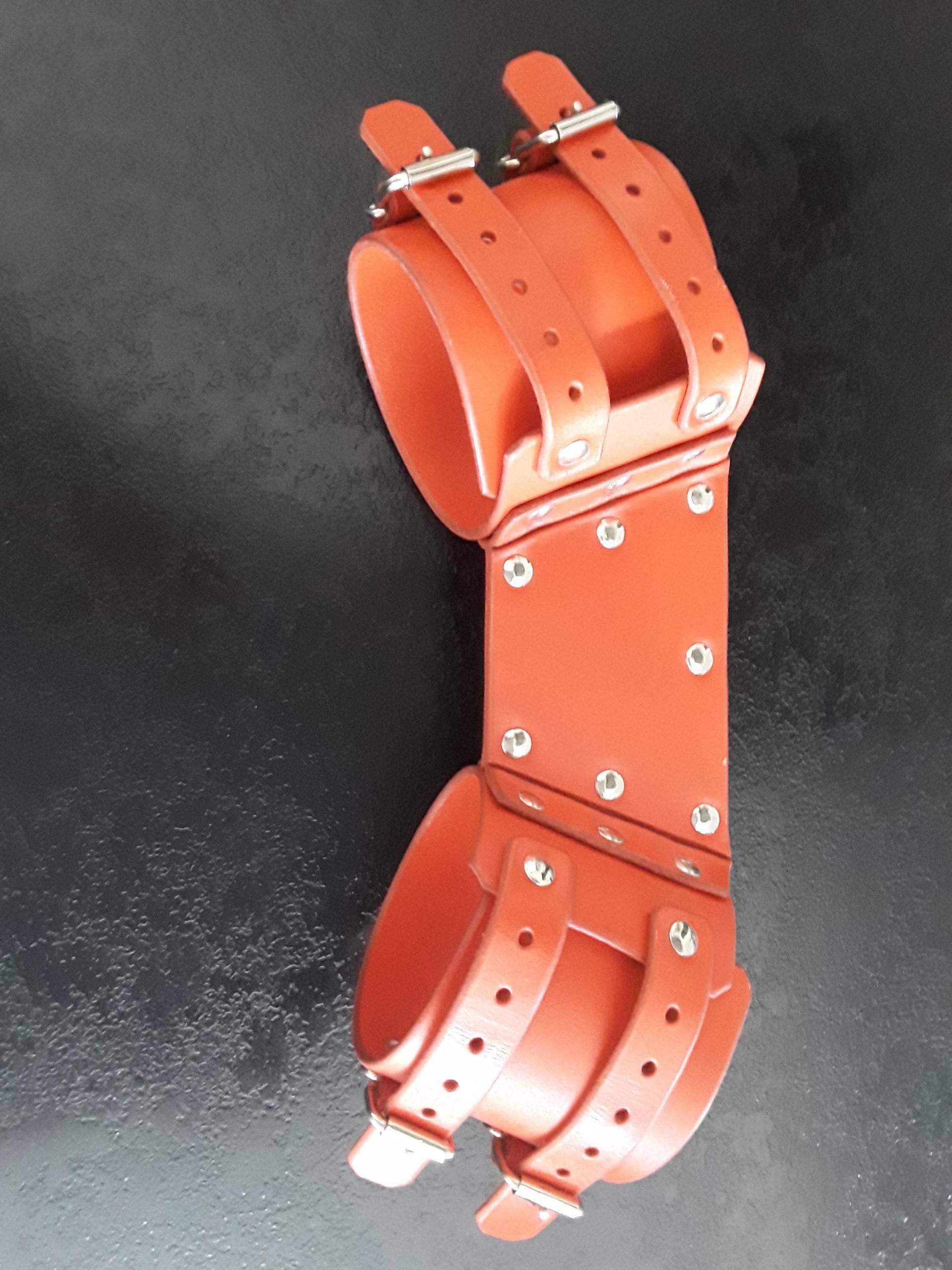 Rote Handfessel Rote Handfessel von Etsy - SecretsundMehr
