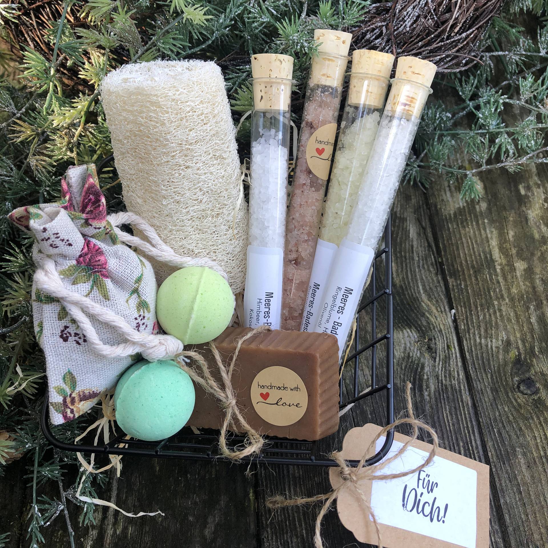 Natur Geschenke-Korb, Seife Mit Zimt, Badesalz Im Reagenzglas, Rose, Schwamm U.m Natur Geschenke-Korb, Seife Mit Zimt, Badesalz Im Reagenzglas, Rose, Schwamm U.m von Etsy - SeelenZeit