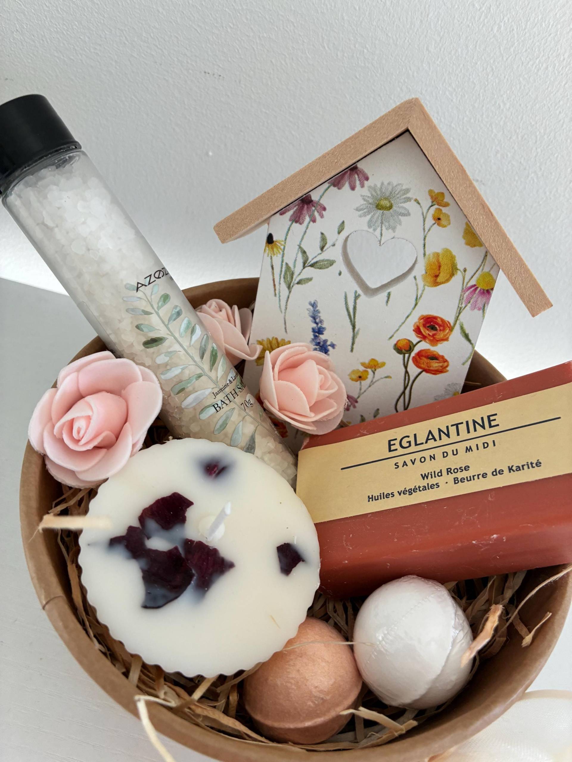 Wellness-Box "Home Spa" - Geschenkset Mit Holzhäuschen, Bio-Sojakerze & Wildrosen-Seife Perfekt Zum Einzug, Geburtstag Oder Umzug von Etsy - SeelenZeit