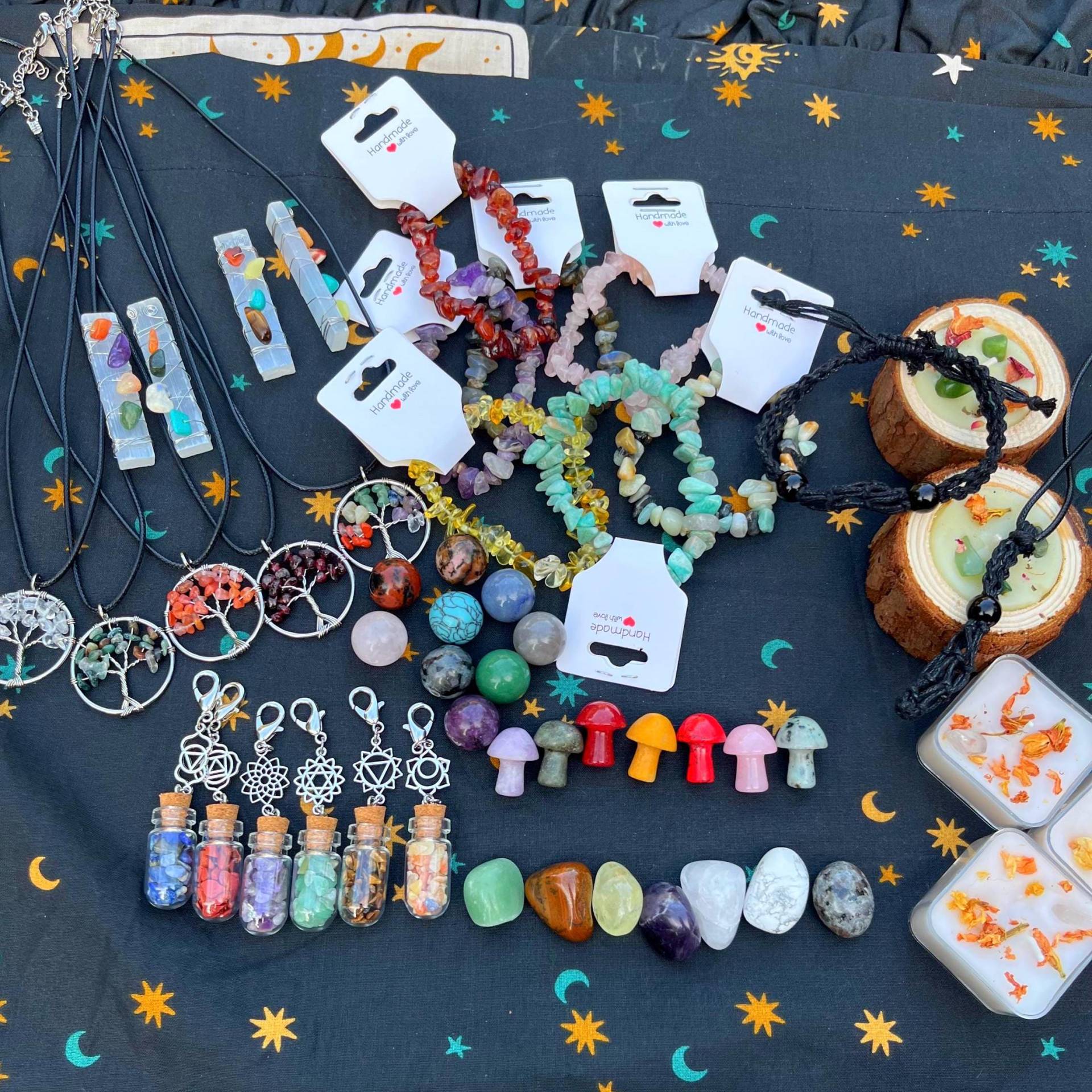 Kristall Mystery Box - Heilstein Überraschungsbox Mit Edelsteinen, Armbändern, Ketten & Anhängern Spirituelle Geschenkbox Esoterik Schmuck von Etsy - SeelenfunkenDE