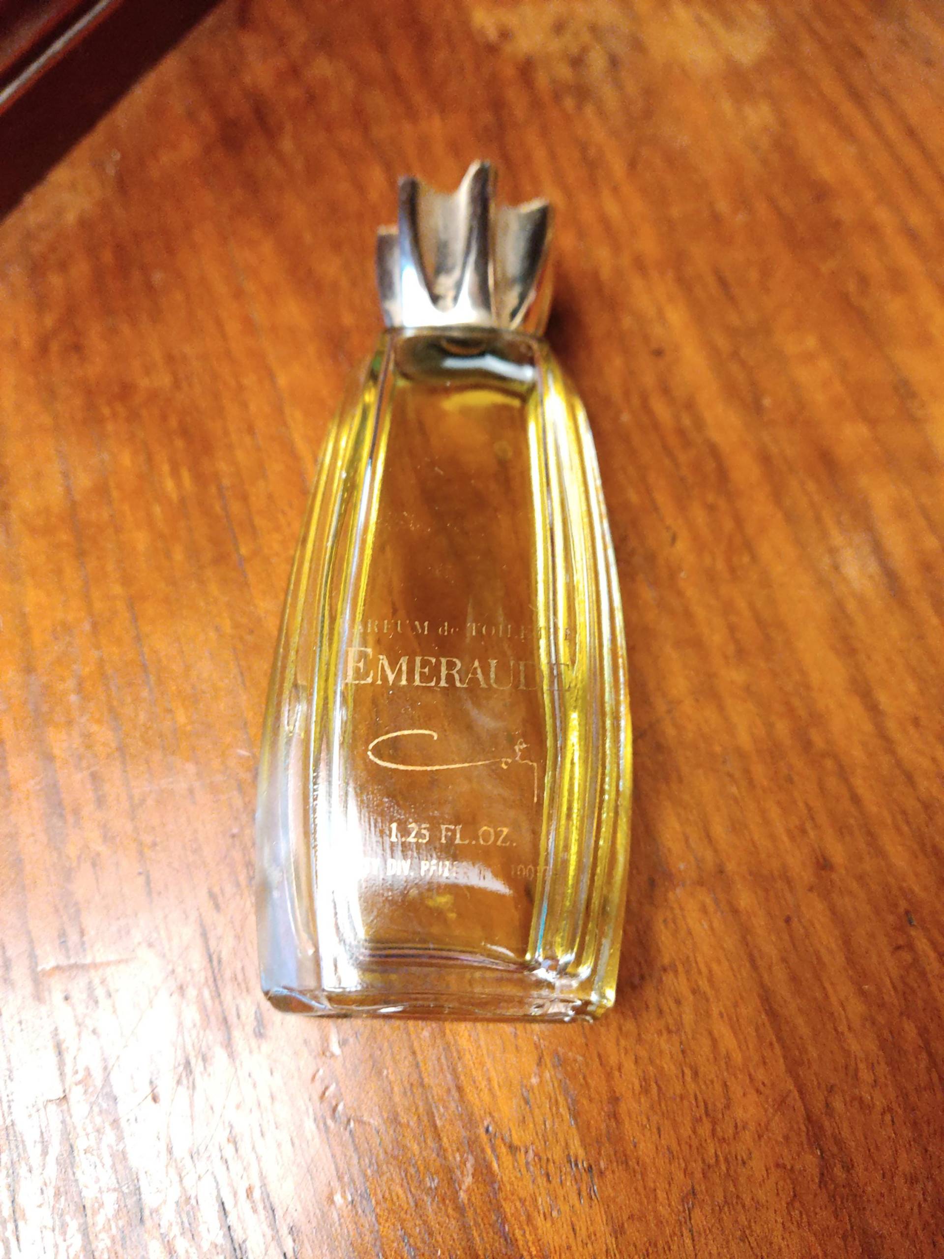 Vintage Emeraude Von Coty 1970Er Jahre. Eau De Toilette Splash Seltene Goldkrone Oben 30 Ml 1/2 Voll Vintage Emeraude Von Coty 1970Er Jahre. Eau De Toilette Splash Seltene Goldkrone Oben 30 Ml 1/2 Voll von Etsy - SeifenhexeBerlin
