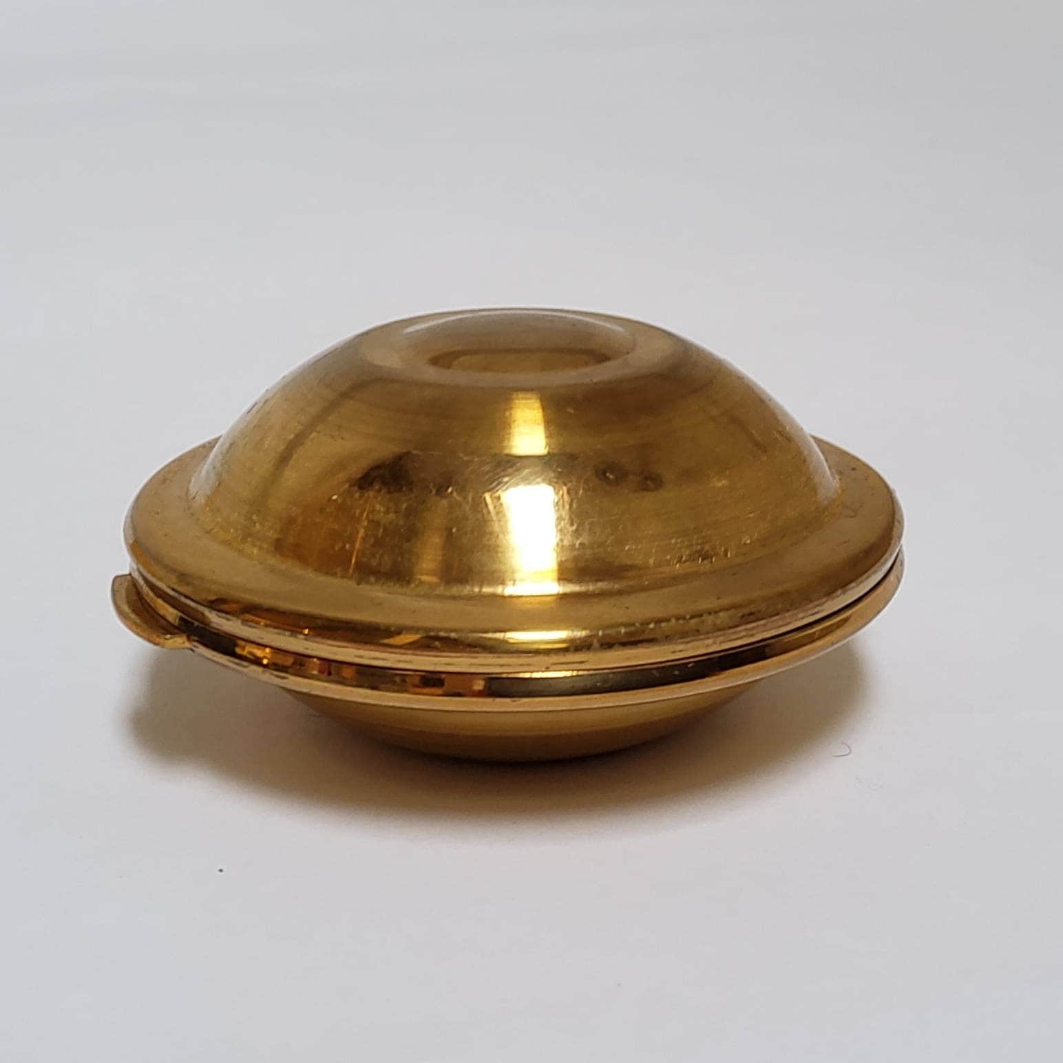 Vintage Unused Large Kigu Flying Saucer Powder Compact von Etsy - Settingsdesign
