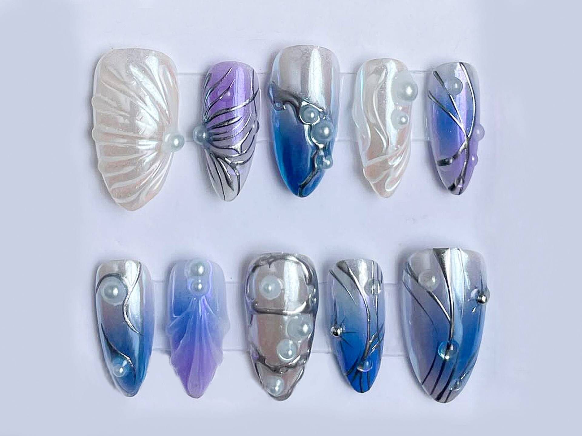 Benutzerdefinierte Freestyle Press On Nägel | Blau Und Lila Nagel-Set Funkelnde Edelsteine 3D Silber Gel Ein Blickfang Mandel Jc313A Benutzerdefinierte Freestyle Press On Nägel | Blau Und Lila Nagel-Set Funkelnde Edelsteine 3D Silber Gel Ein Blickfang Mandel Jc313A von Etsy - SevenNailArt