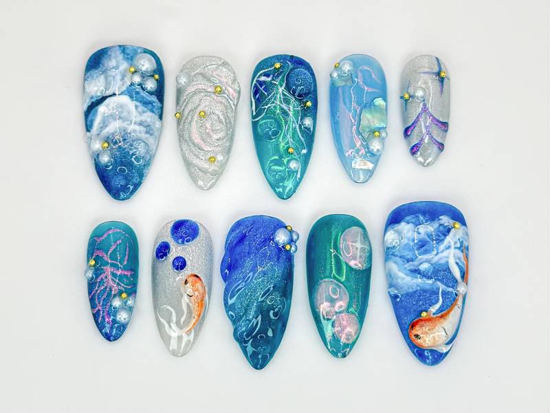 Blau Ozean Drücken Sie Auf Die Nägel | Atemberaubende Blaue Koi Fischnägel Qualle Kunst Meereswellen, Goldakzente Luxus Nageldesign Jb580Hk von Etsy - SevenNailArt