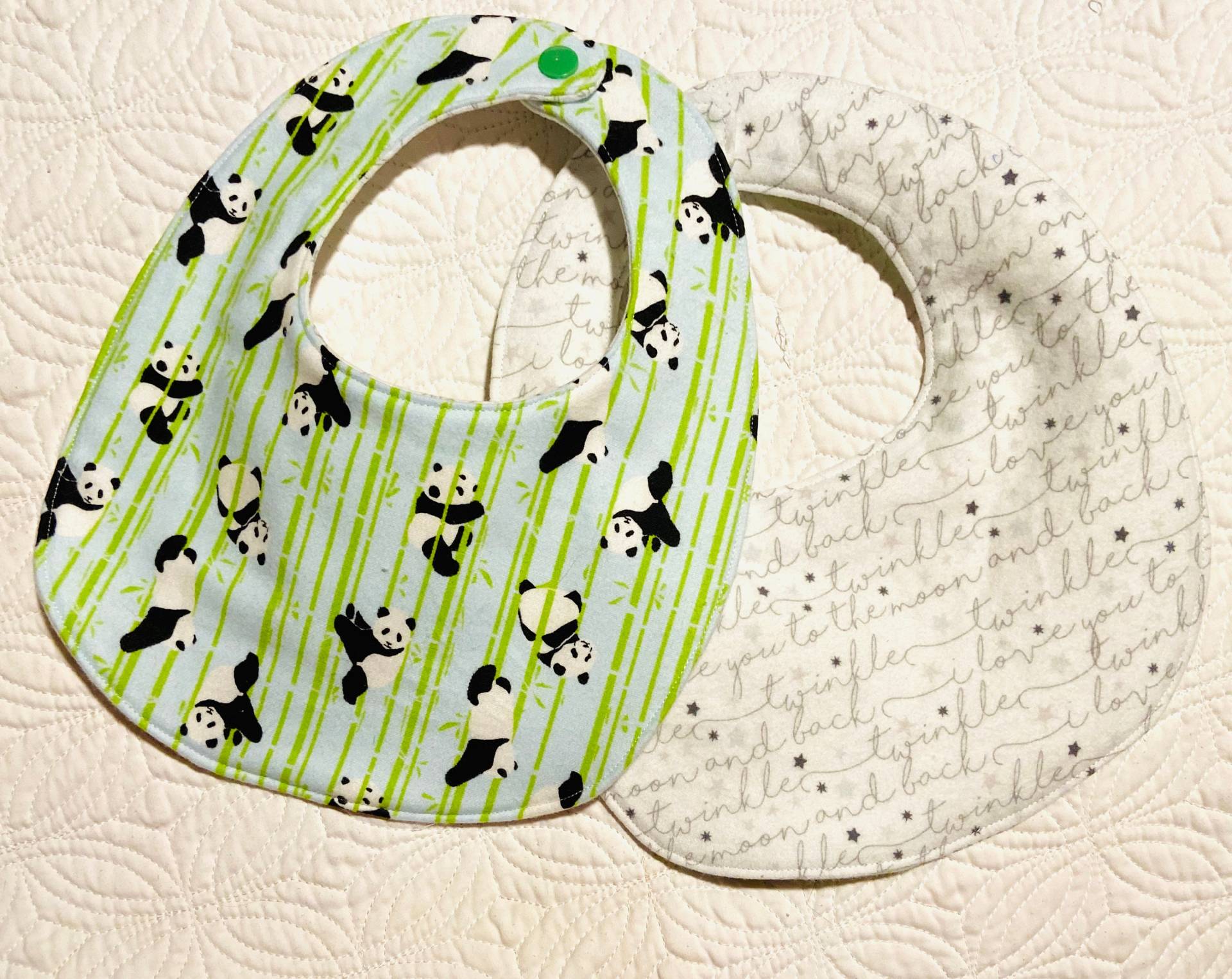 Bambus Panda Reversible Baby Lätzchen von Etsy - SewMuchLovebyShannon