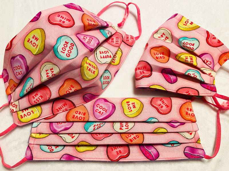 Candy Hearts Erwachsene Maske von Etsy - SewMuchLovebyShannon