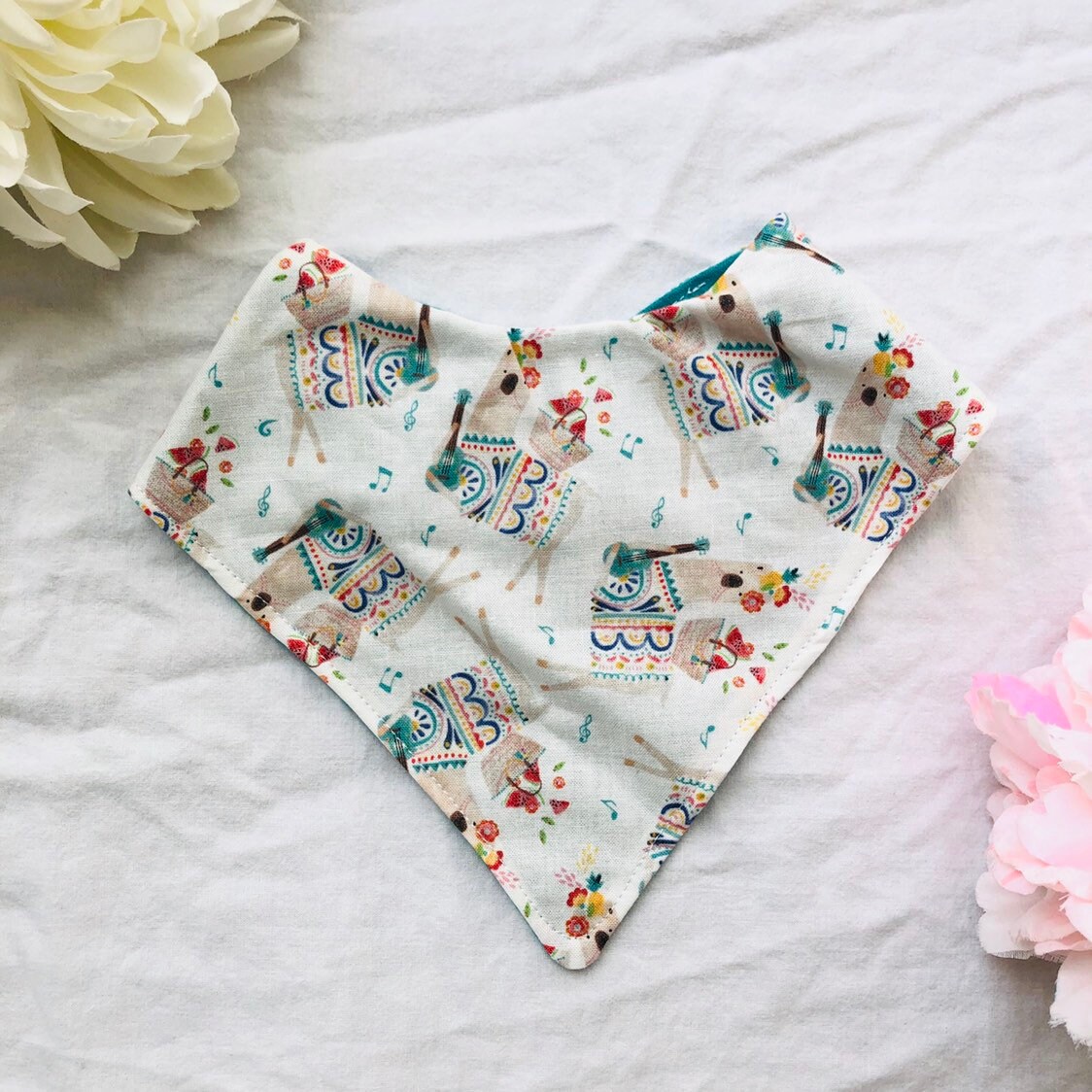 Mädchen Lama Bandana Lätzchen, Baby Geschenk, Llama Fiesta Lätzchen von Etsy - SewWhimsyCo