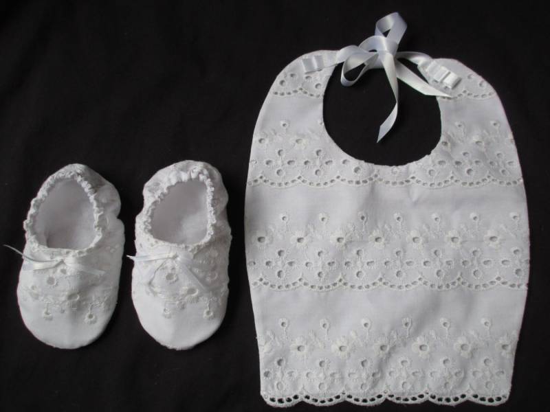Baby Mädchen/Junge Öse Taufe/Taufe/Hochzeit/Special Occasion Bib & Booties Set von Etsy - Sewingbyquicatos