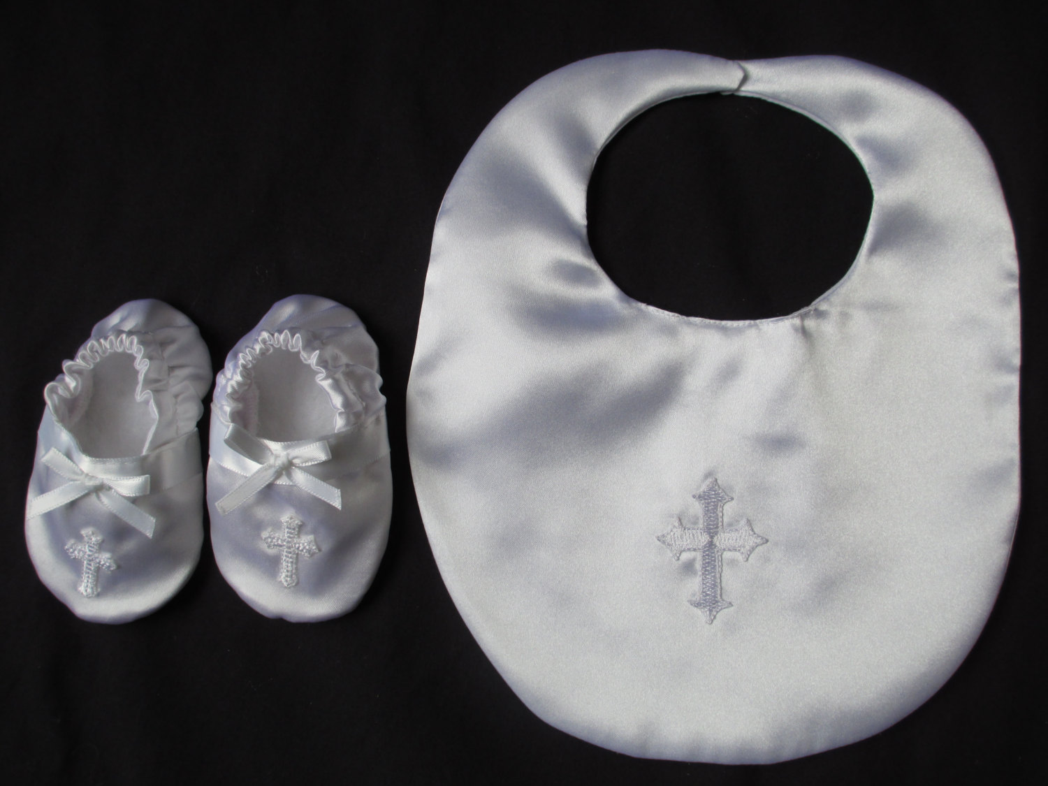 Baby Mädchen/Junge Satin Taufe/Taufe/Hochzeit/Special Occasion Bib & Booties Set von Etsy - Sewingbyquicatos