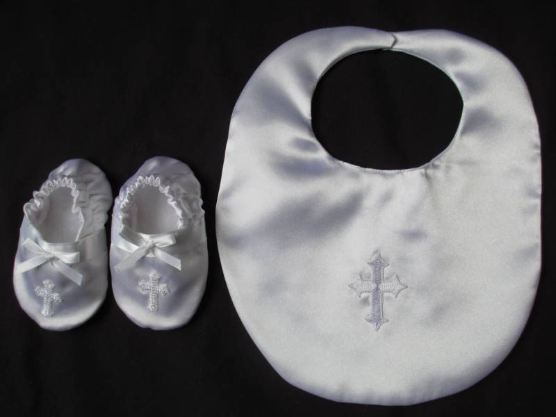 Baby Mädchen/Junge Satin Taufe/Taufe/Hochzeit/Special Occasion Bib & Booties Set von Etsy - Sewingbyquicatos