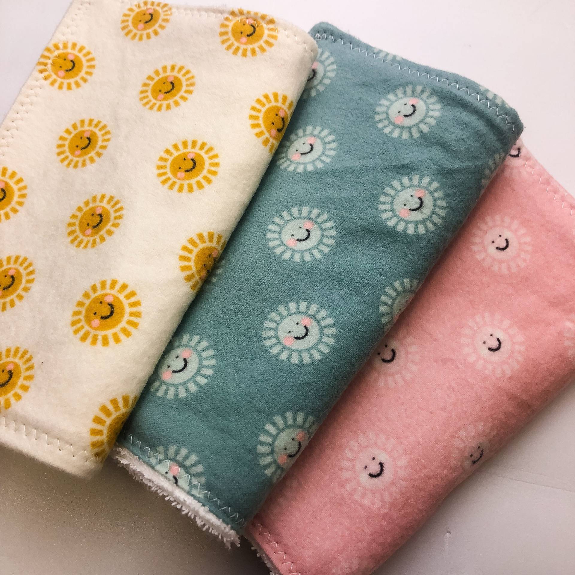 Baby Spucktuch Set, Sunshine Geschenk, Rosa Spucktuch, Boho Mädchen Neutral Girl Kindergarten Baby Spucktuch Set, Sunshine Geschenk, Rosa Spucktuch, Boho Mädchen Neutral Girl Kindergarten von Etsy - SewlySweetCo
