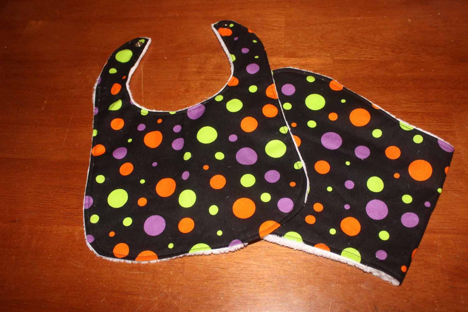 Halloween Farbige Polka Dot Baby Lätzchen Und Aufstoßen Tuch Set von Etsy - Sewmanydeals