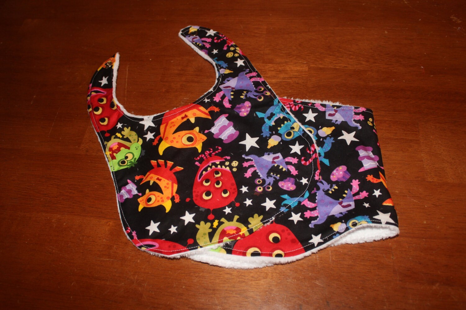 Schwarzen Alien Baby Lätzchen Und Aufstoßen Tuch-Set von Etsy - Sewmanydeals