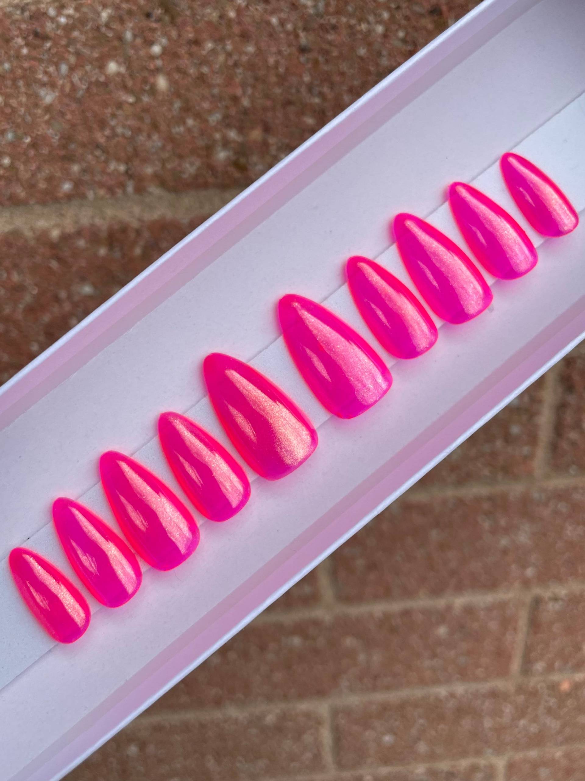 Barbie Chrome Press On Nails von Etsy - ShadyClawsbyDevon