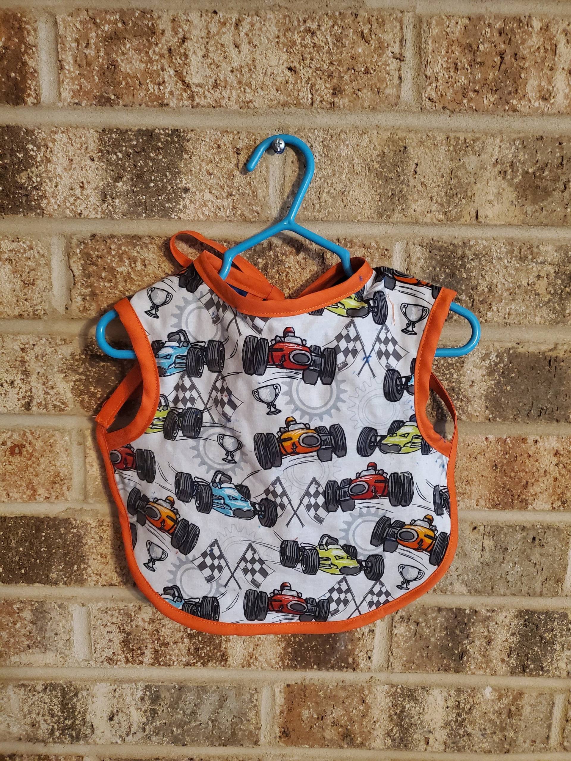 Bereit Zum Versenden Rennwagen Lätzchen Schürze, Kleinkind Lätzchen, Handwerk Bleiben Put Shirt Saver Bereit Zum Versenden Rennwagen Lätzchen Schürze, Kleinkind Lätzchen, Handwerk Bleiben Put Shirt Saver von Etsy - ShaysStore