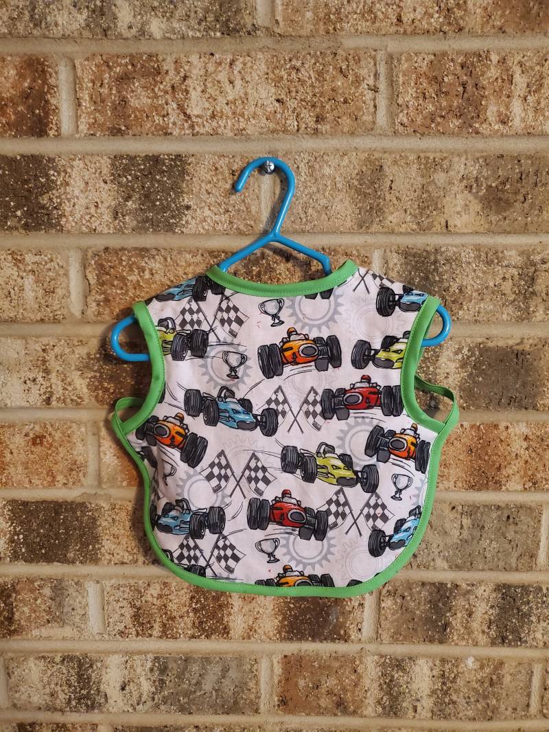 Bereit Zum Versenden Rennwagen Lätzchen Schürze, Kleinkind Lätzchen, Handwerk Bleiben Put Shirt Saver Bereit Zum Versenden Rennwagen Lätzchen Schürze, Kleinkind Lätzchen, Handwerk Bleiben Put Shirt Saver von Etsy - ShaysStore