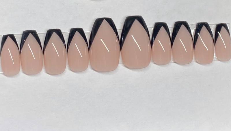 "Wiederverwendbare, Handbemalte "Black V French" -Presse Auf Nägel, Stick Kleber French V-Nägel, Press On, Handbemalt." von Etsy - SheekNails