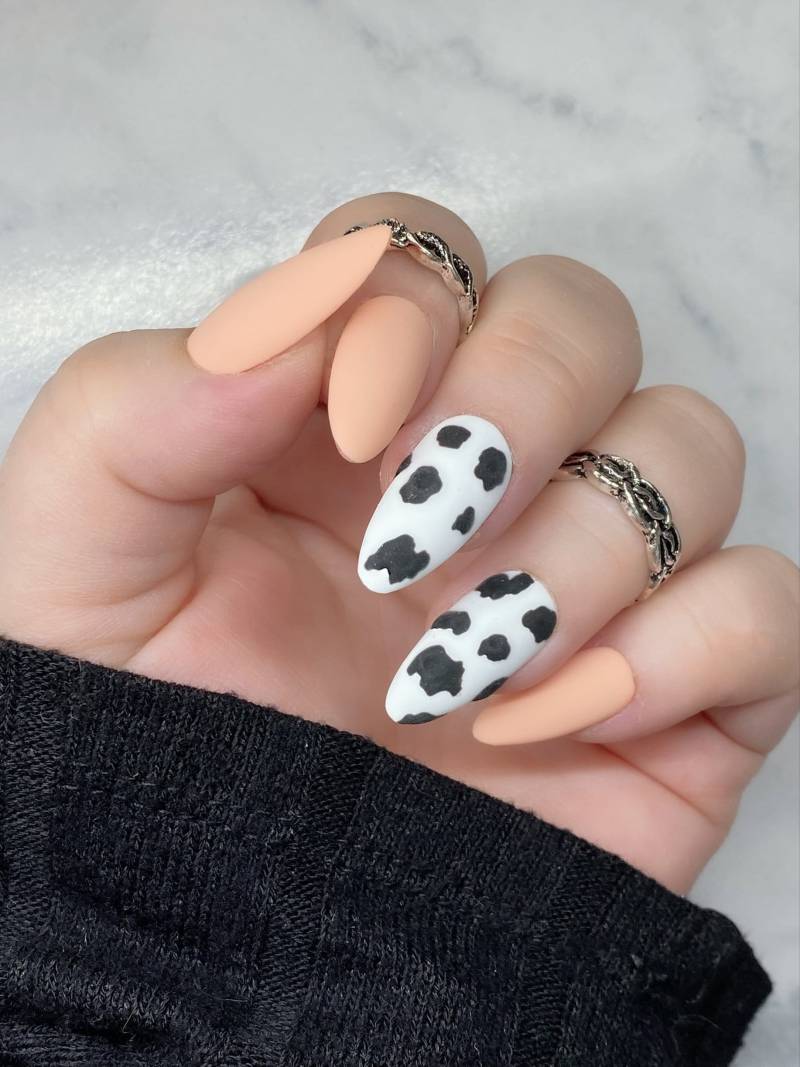 Wiederverwendbare, Handbemalte „Cow Print" - Presse Auf Nägel, Nägel Kleben, Kuhabdruck, Handbemalt, Press On von Etsy - SheekNails