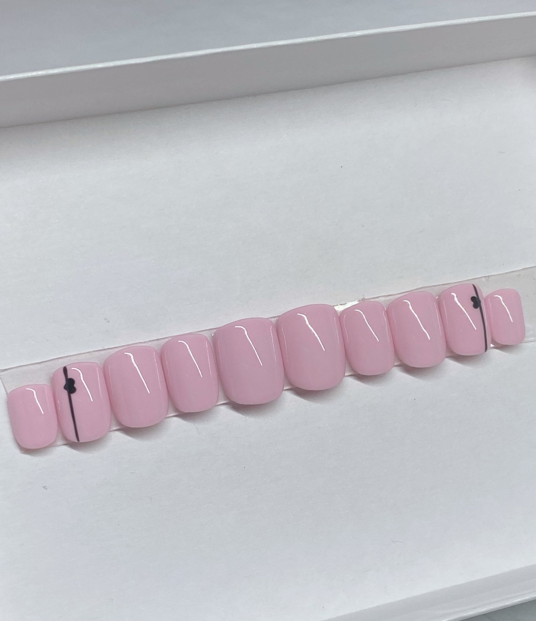 "Wiederverwendbares, Handbemaltes "Heart" Press-On-Nagel-Set - Pinke Herz-Design-Nägel, Salonqualität, Gel-stick-On Oder Kleber." "Wiederverwendbares, Handbemaltes "Heart" Press-On-Nagel-Set - Pinke Herz-Design-Nägel, Salonqualität, Gel-stick-On Oder Kleber." von Etsy - SheekNails