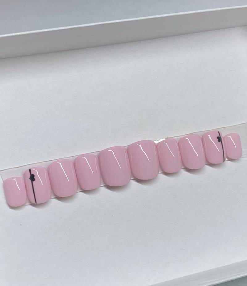 "Wiederverwendbares, Handbemaltes "Heart" Press-On-Nagel-Set - Pinke Herz-Design-Nägel, Salonqualität, Gel-stick-On Oder Kleber." von Etsy - SheekNails
