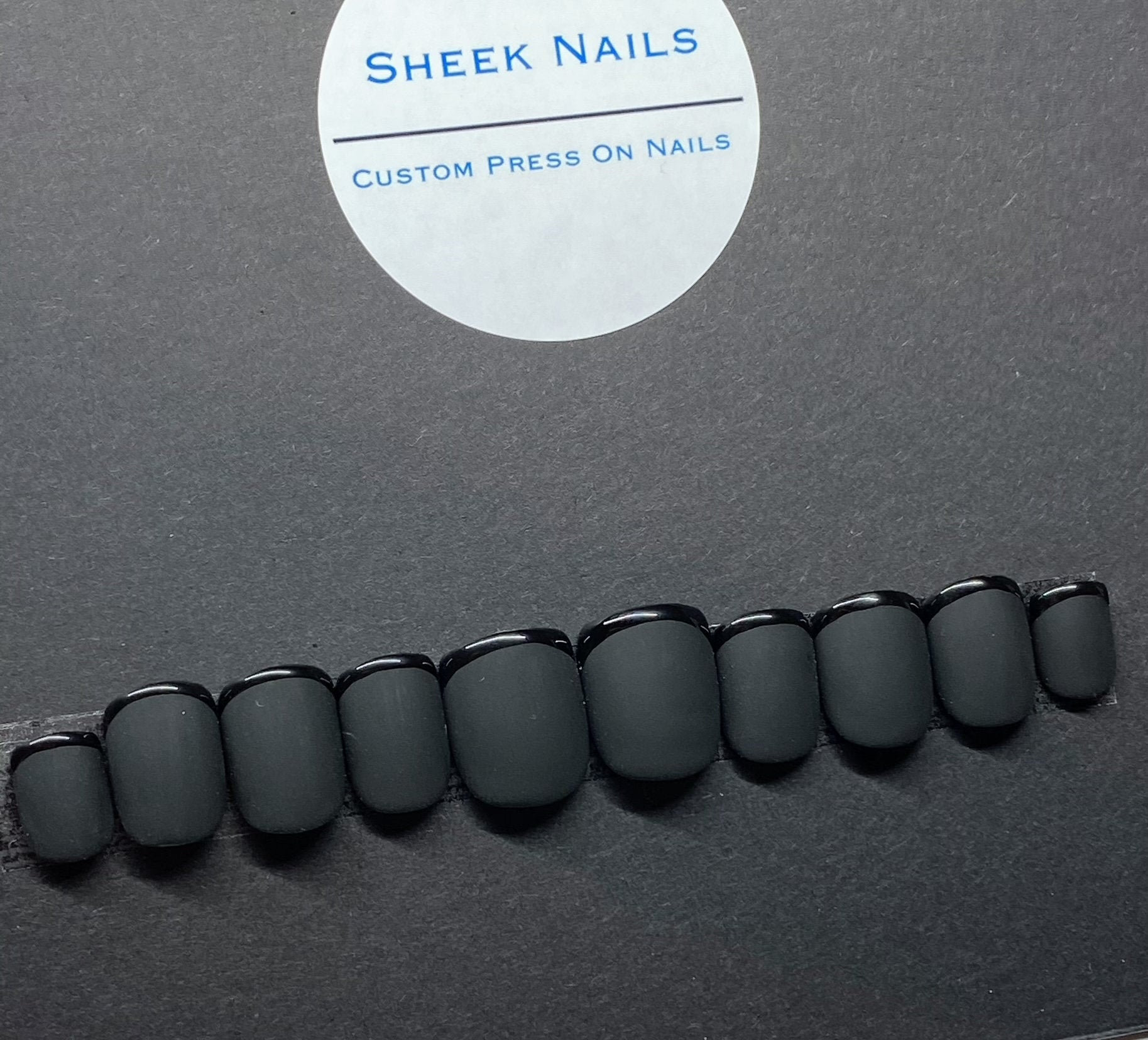 "Wiederverwendbares, Handgemaltes "French Gloss" Press-On Nagel-Set - Schwarze French Tips, Salonqualität Zum Aufkleben Oder Aufkleben." "Wiederverwendbares, Handgemaltes "French Gloss" Press-On Nagel-Set - Schwarze French Tips, Salonqualität Zum Aufkleben Oder Aufkleben." von Etsy - SheekNails