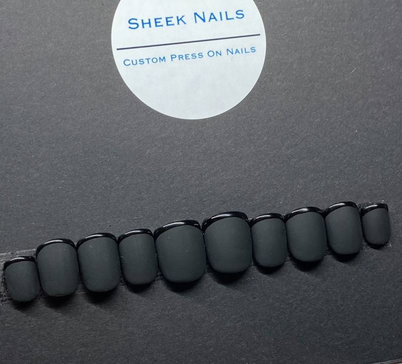 "Wiederverwendbares, Handgemaltes "French Gloss" Press-On Nagel-Set - Schwarze French Tips, Salonqualität Zum Aufkleben Oder Aufkleben." von Etsy - SheekNails