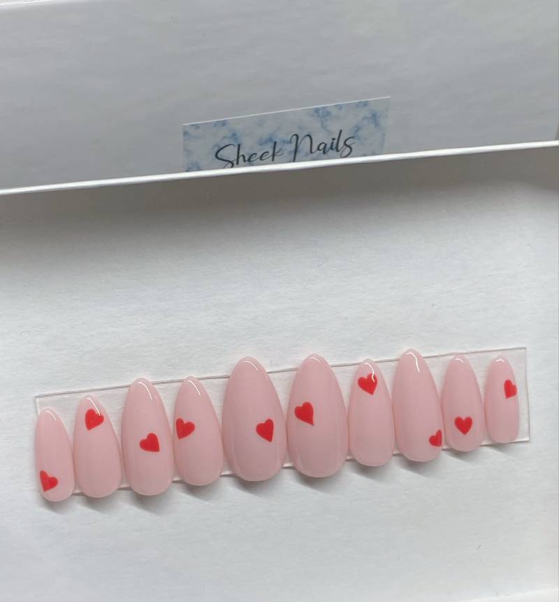 Wiederverwendbares Handgemaltes „Sweet Heart" Press-On Nagel Set - Niedliches Herz Nail Art, Salon-Qualität Gel, Stick-On Oder Kleber von Etsy - SheekNails