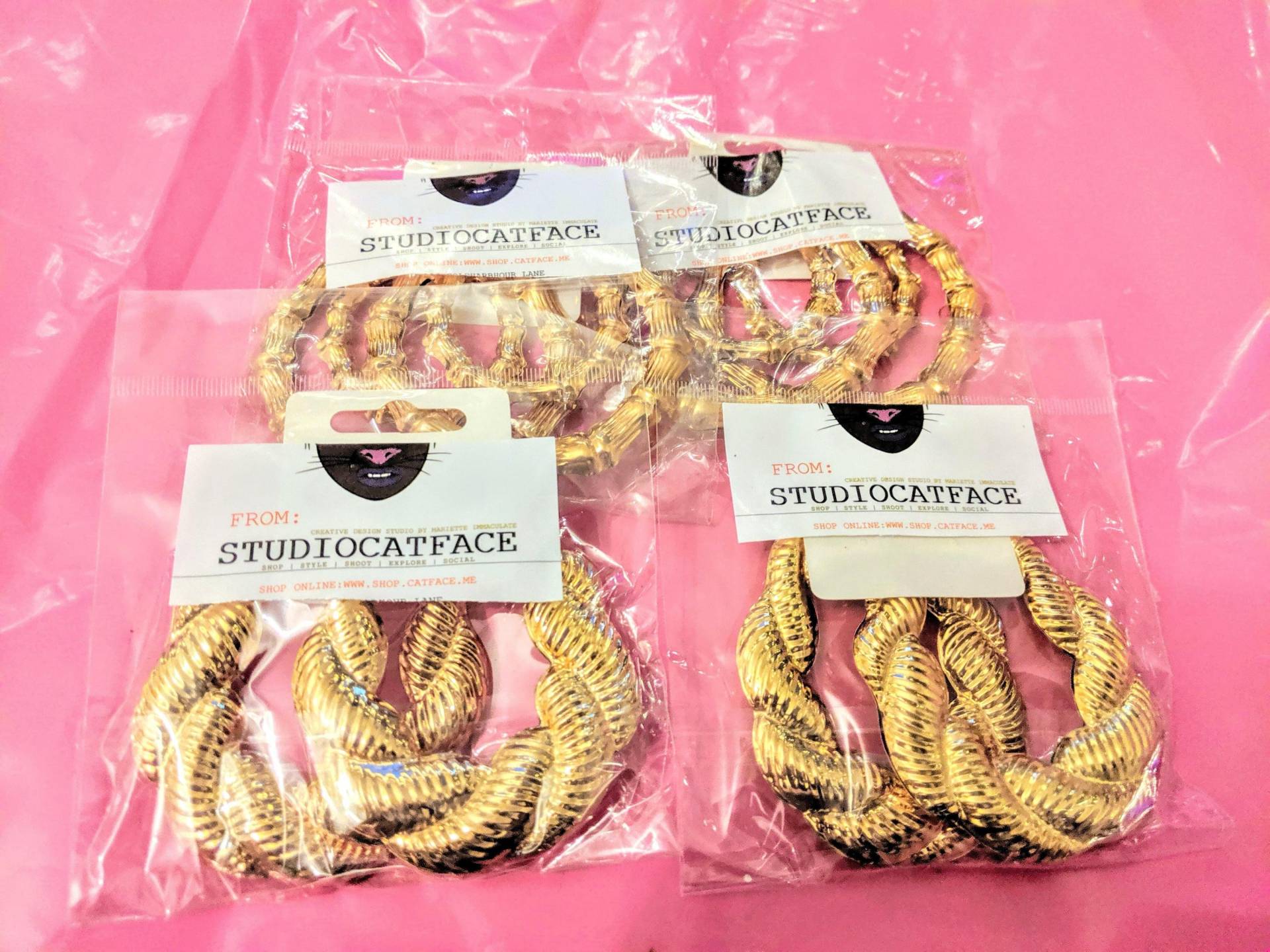 Catface Ohrringe - Chunky Gold Glieder Creolen Catface Ohrringe - Chunky Gold Glieder Creolen von Etsy - ShopCatface