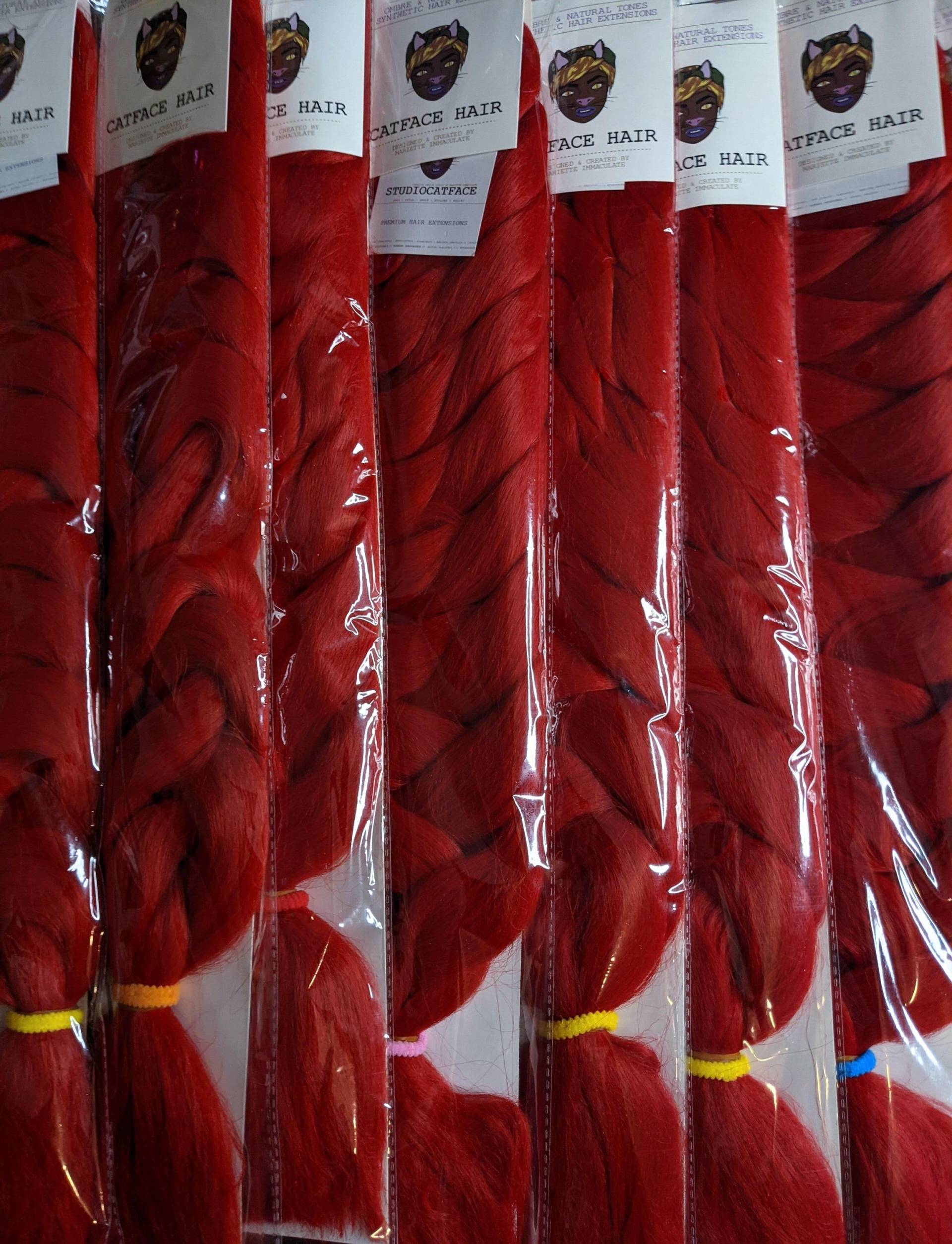 strawberry Flame - Roter One Tone Jumbo Flechthaar 42 cm Gefaltete Länge 165G von Etsy - ShopCatface