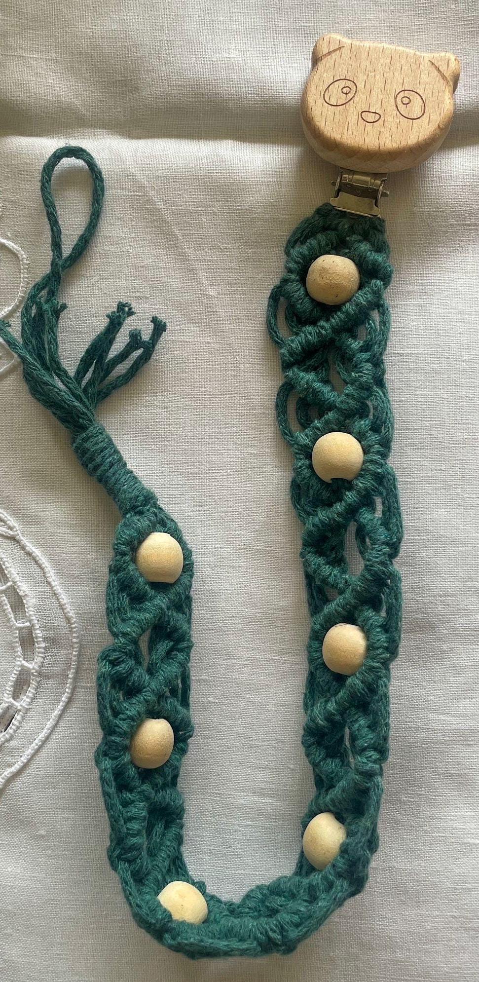 Makramee Schnullerkette Mit Holzkugeln Makramee Schnullerkette Mit Holzkugeln von Etsy - ShopKreativShop