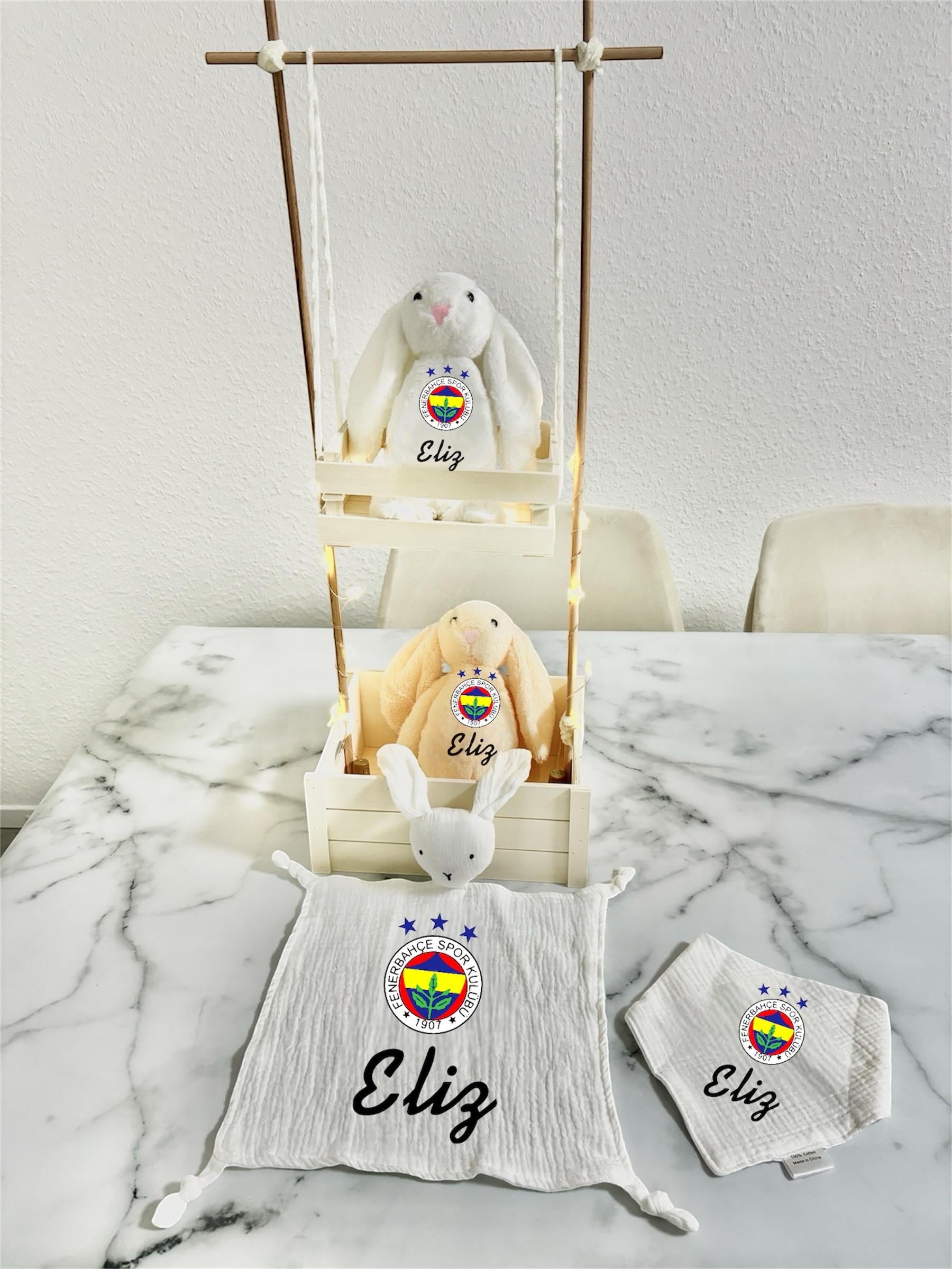 Fenerbahce Geschenk Set Kuscheltier Hase, Babylätzchen Und Babyschmusetuch Fenerbahce Geschenk Set Kuscheltier Hase, Babylätzchen Und Babyschmusetuch von Etsy - ShopbyhandmadeShop