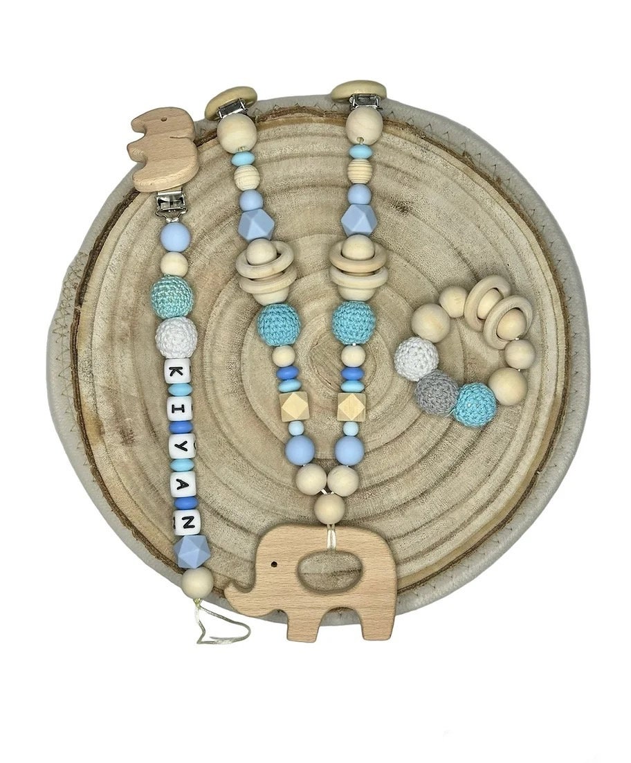 Geschenk Set Hellblau Kinderwagenkette, Schnullerkette, Greifkette Personalisiert Geschenk Set Hellblau Kinderwagenkette, Schnullerkette, Greifkette Personalisiert von Etsy - ShopbyhandmadeShop