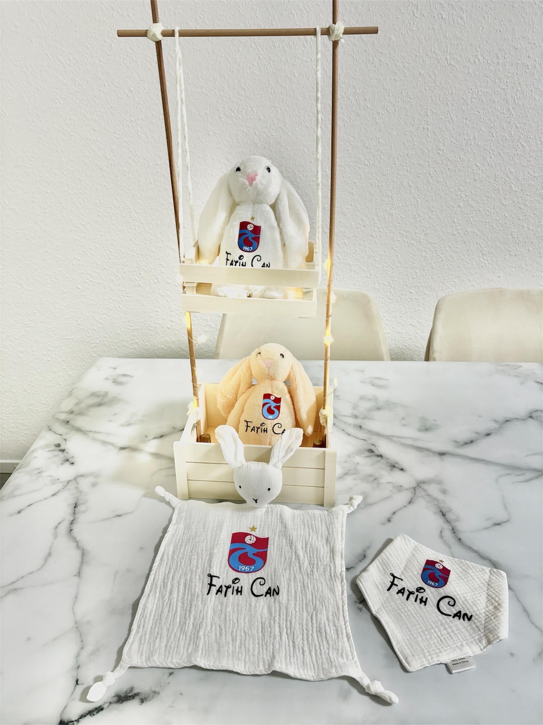 Trabzonspor Geschenk Set Kuscheltier Hase, Babylätzchen Und Babyschmusetuch Trabzonspor Geschenk Set Kuscheltier Hase, Babylätzchen Und Babyschmusetuch von Etsy - ShopbyhandmadeShop