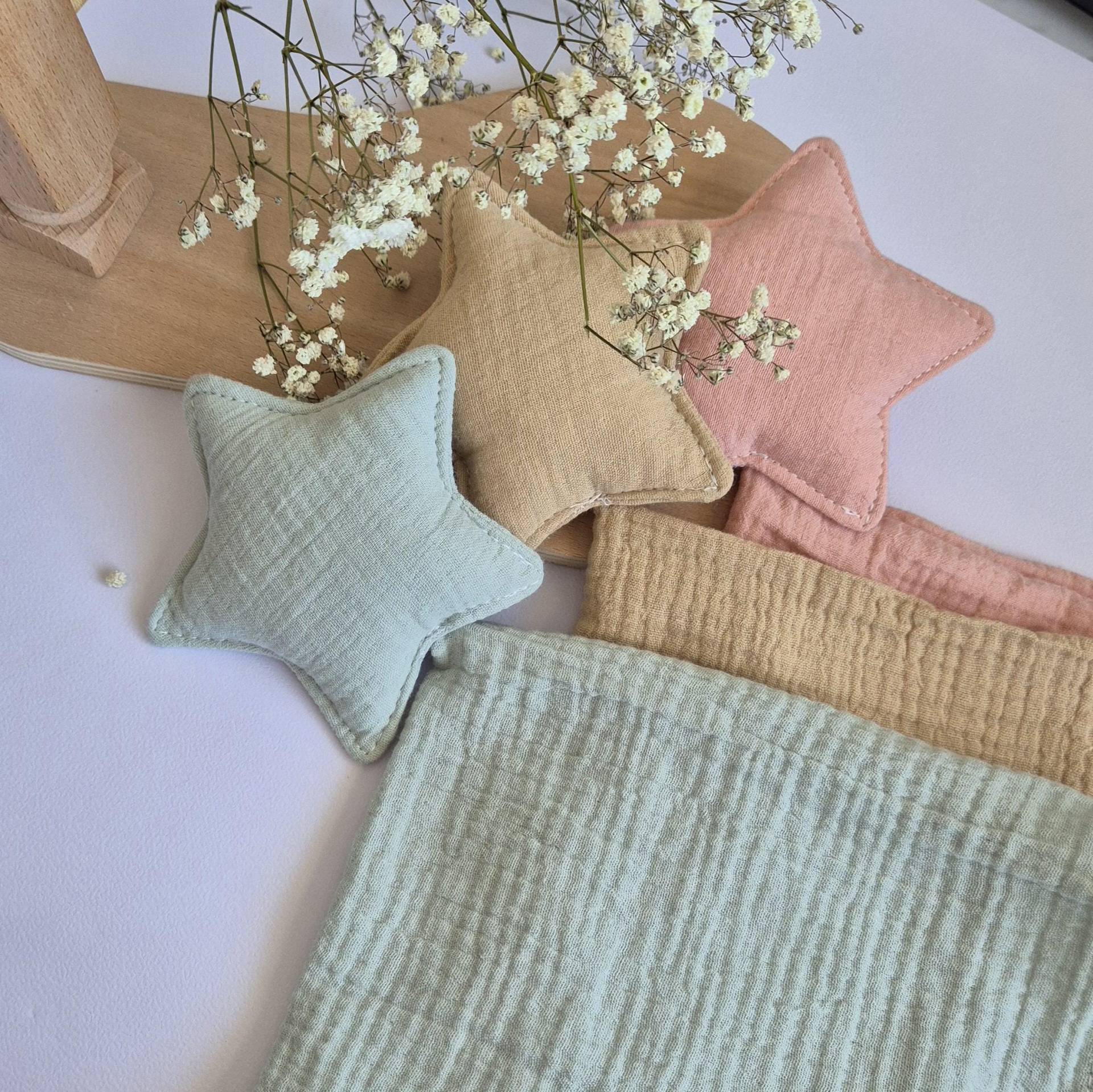Schnuffeltuch Mit Name/ Personalisiert in Rosa/ Khaki/ Mint/ Musselintücher/Babykuscheltuch/Kuscheltuch/Schmusetuch Stern Kissen von Etsy - Shopbynoona