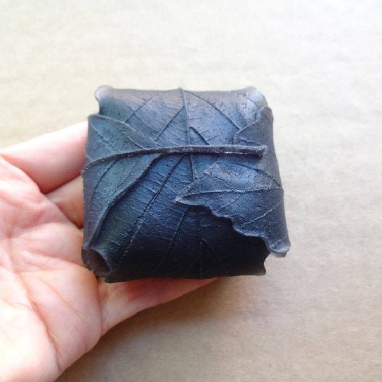 Schungit Blatt Detox Seife/Geschenk Für Männer Bad Und Schönheit Schwarze Glycerin Hausgemachte Bar Familiengeschenk Unter 10 Dollar von Etsy - ShungitArtCabochons