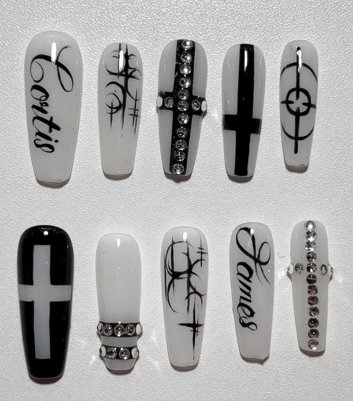 Cyber Sigilism Drücken Sie Auf Die Nägel, Gothic Schwarz Und Weiß Nail Art, Strass Kreuz Handgemalte Buchstaben Wiederverwendbare Set von Etsy - SieglindeCrafts