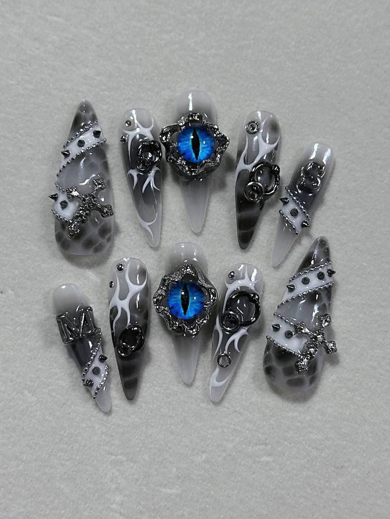 Dragon Eye Press On Nails - Gothic Graue Flammennägel Mit 3D Kreuz & Spikes Handgefertigtes Alt Fake Nagelset von Etsy - SieglindeCrafts