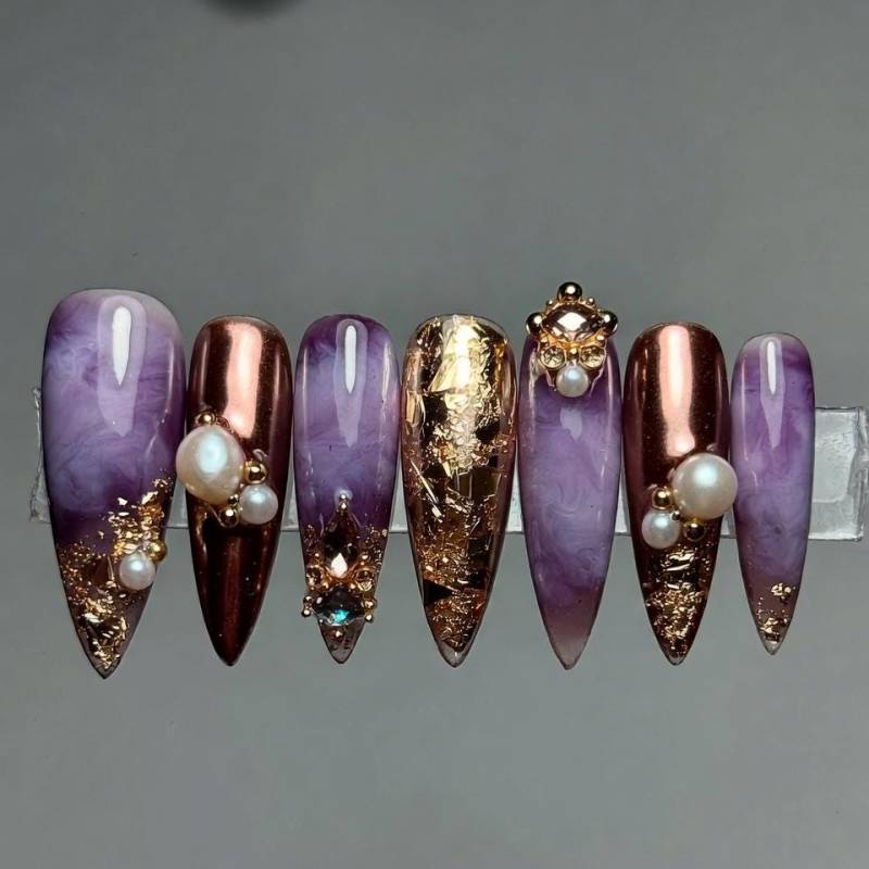 Drücken Sie Die Nägel Aus Lila Marmor - Rose Gold Chrom & Perlenakzent Luxus Stiletto Set von Etsy - SieglindeCrafts