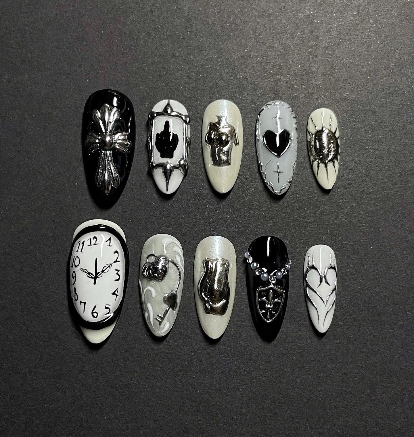 Edgy Goth Press On Nails Silber Chrom Uhr Und Kreuz Design Schwarz Weiß Mandel Falsche Nägel Cyberpunk Ästhetik Handgefertigte Luxusnägel von Etsy - SieglindeCrafts
