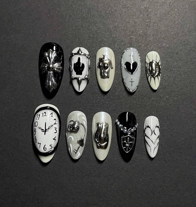 Edgy Goth Press On Nails Silber Chrom Uhr Und Kreuz Design Schwarz Weiß Mandel Falsche Nägel Cyberpunk Ästhetik Handgefertigte Luxusnägel von Etsy - SieglindeCrafts