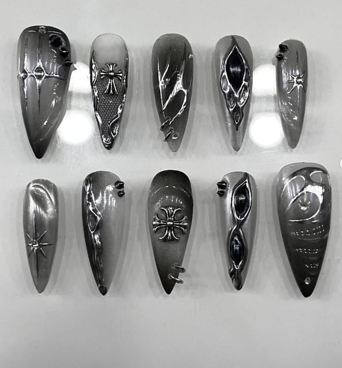 Gothic Chrom Drücken Sie Auf Die Nägel | 3D Grau Metallic Nagelkunst Lange Stiletto False Nails Set von Etsy - SieglindeCrafts