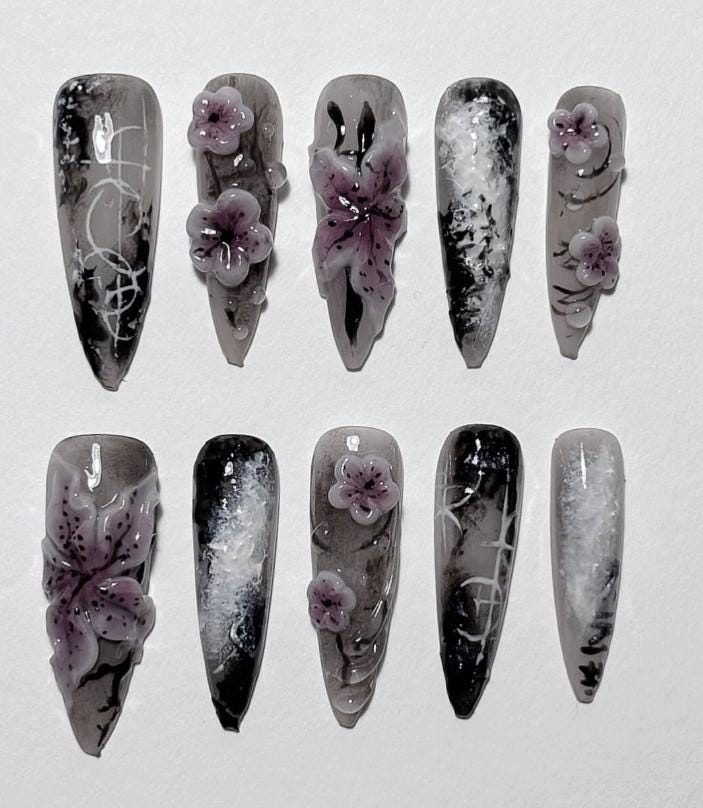 Gothic Floral Press On Nails, 3D Lila Blumen Nailart, Schwarze Und Graue Ink Wash Nägel, Handbemalte Smoke Wiederverwendbare Set von Etsy - SieglindeCrafts